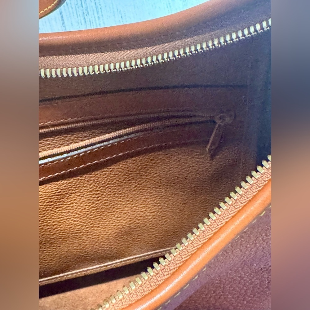 Vintage Dooney & Bourke 1980’s “British Tan”
 All Weather leather Small Hobo Bag - Picture 12 of 16